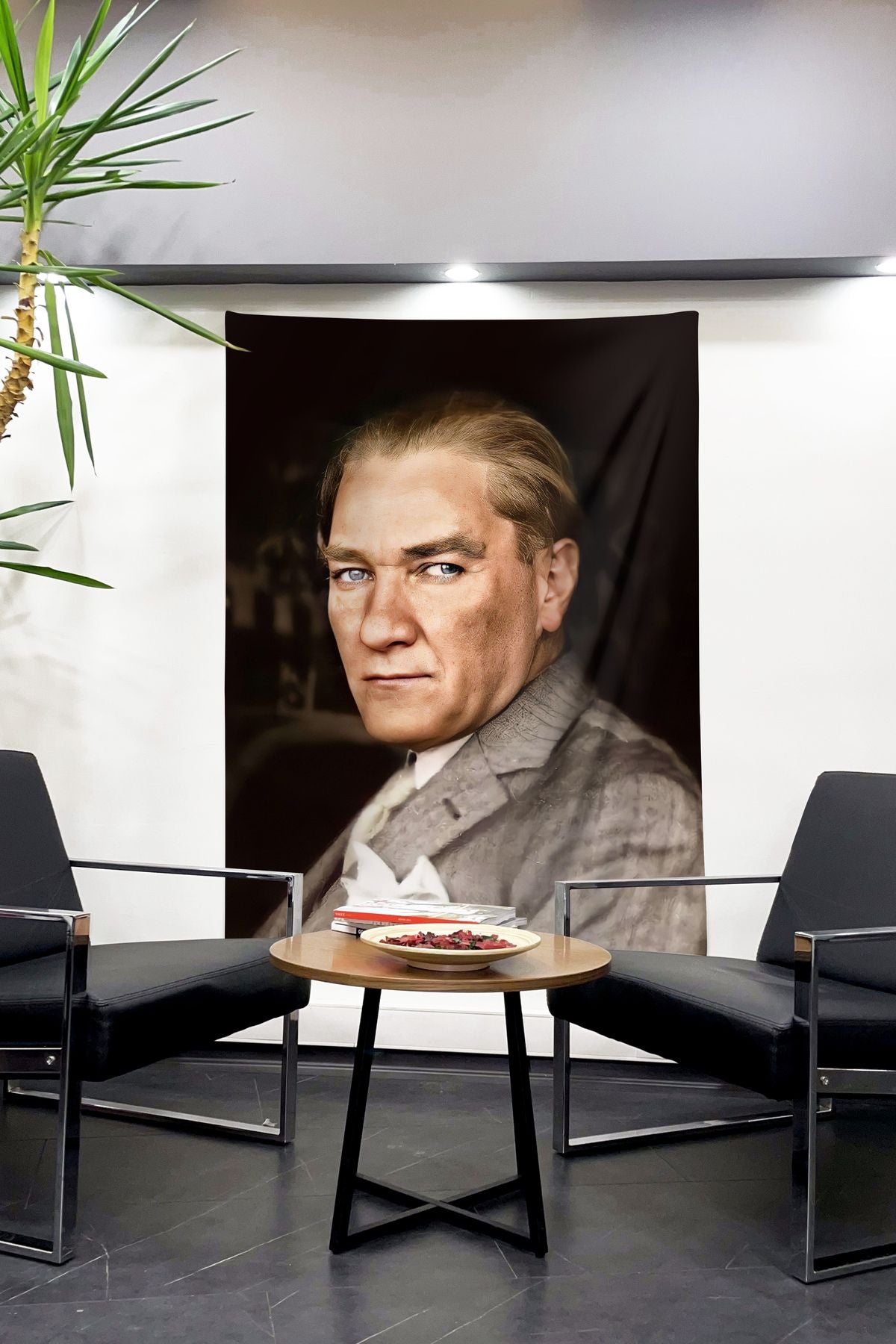 Büyük Liderin İzinde: Atatürk'ün Takım Elbise Portresi