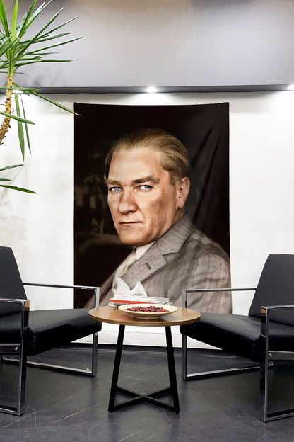 Büyük Liderin İzinde: Atatürk'ün Takım Elbise Portresi